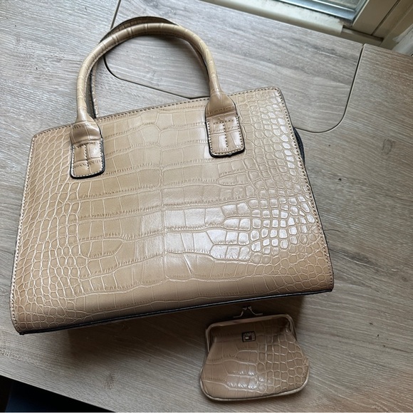 Tommy Hilfiger crocodile style handbag & coin purse - Picture 1 of 10